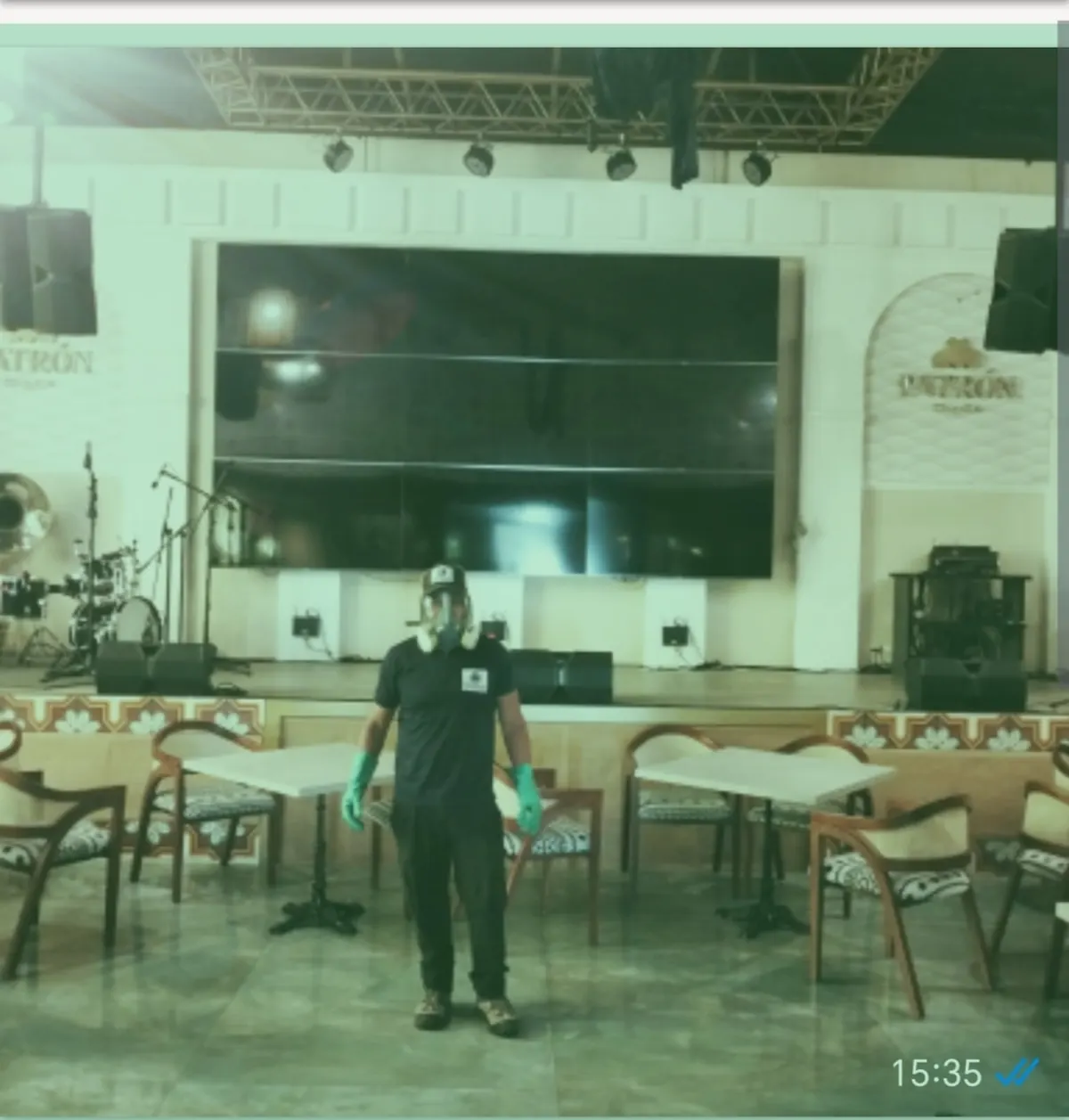 Sanitización en salón de eventos